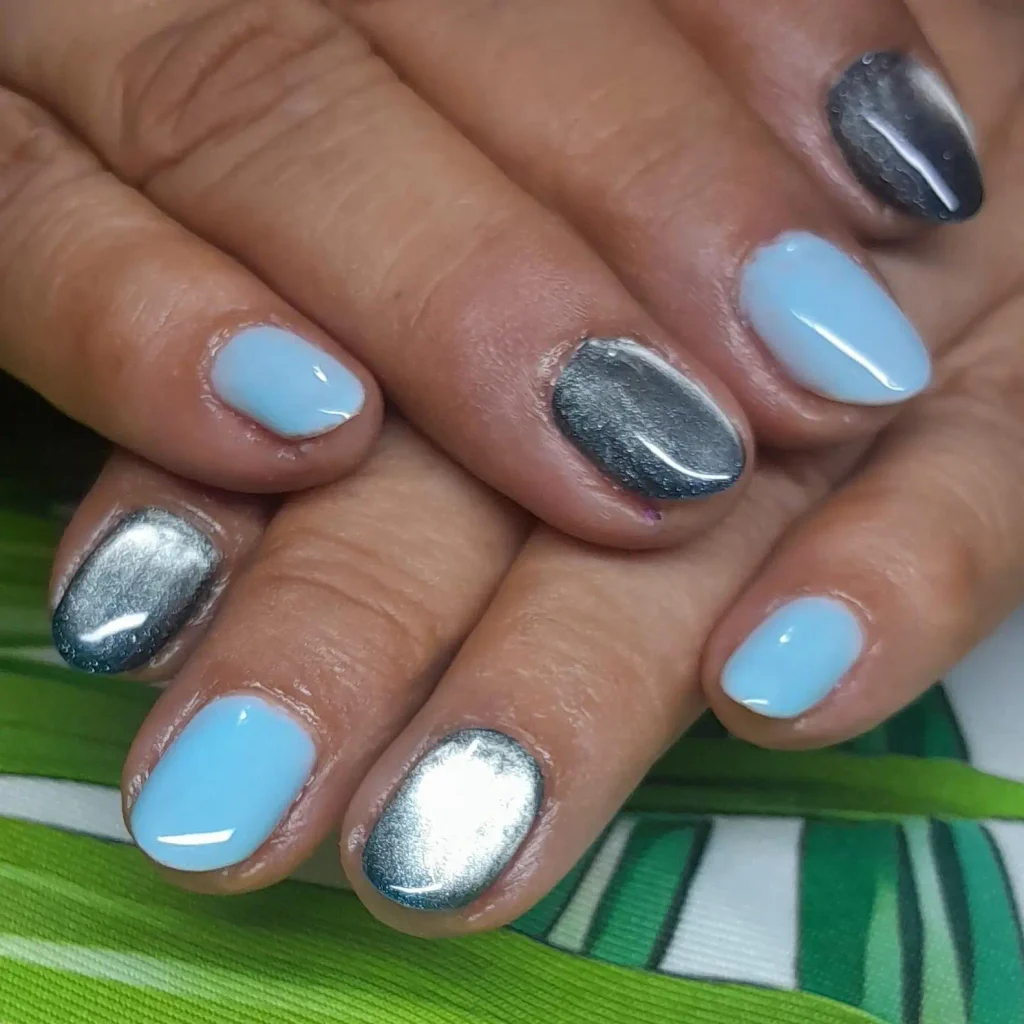 manos-celeste-gris